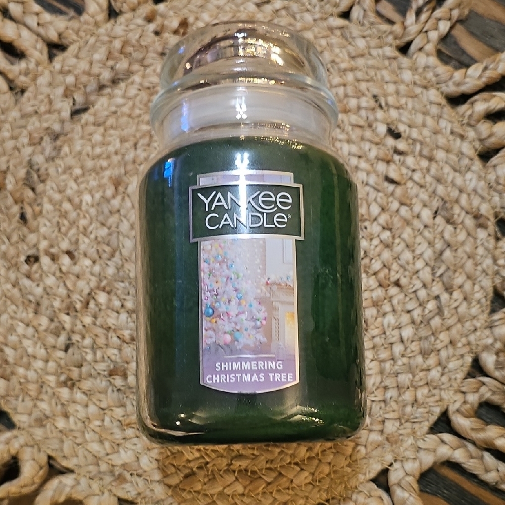 Yankee Candle Shimmering Christmas Tree in Deep Green